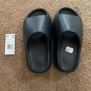 Adidas Yeezy Slides Onyx - NEGOTIABLE - BRAND NEW